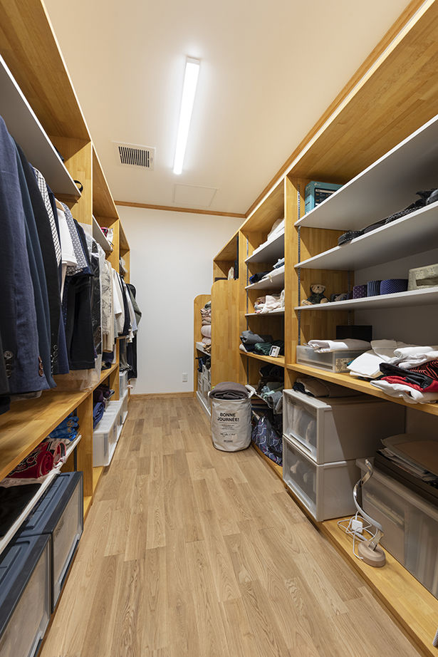 アーバンホーム 【5000万円台/車2台分/ビルトインガレージ/ZEH/間取り図】重厚感あふれるオシャレな北欧テイストの平屋住宅の建築実例画像10