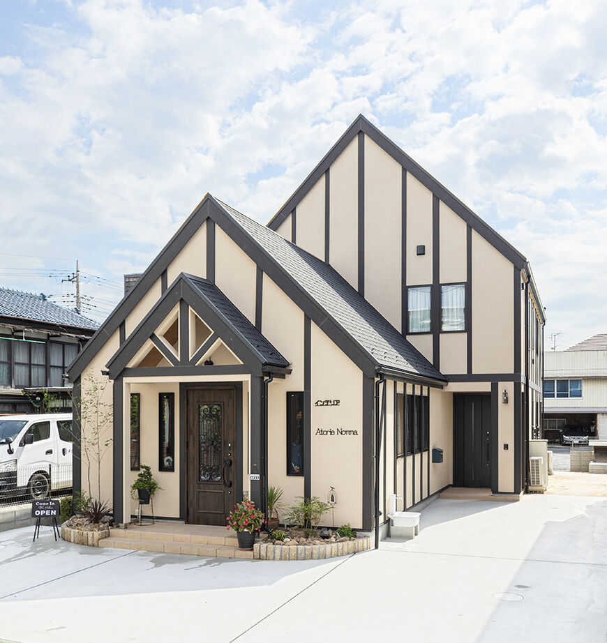 アーバンホーム 【5000万円台／店舗併用／吹抜／間取図】ハーフティンバー様式×古民家風でつくるクラシカルな二世帯住宅の建築実例画像