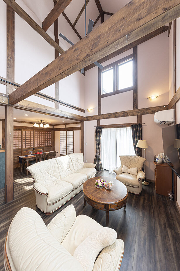 アーバンホーム 【5000万円台／店舗併用／吹抜／間取図】ハーフティンバー様式×古民家風でつくるクラシカルな二世帯住宅の建築実例画像2