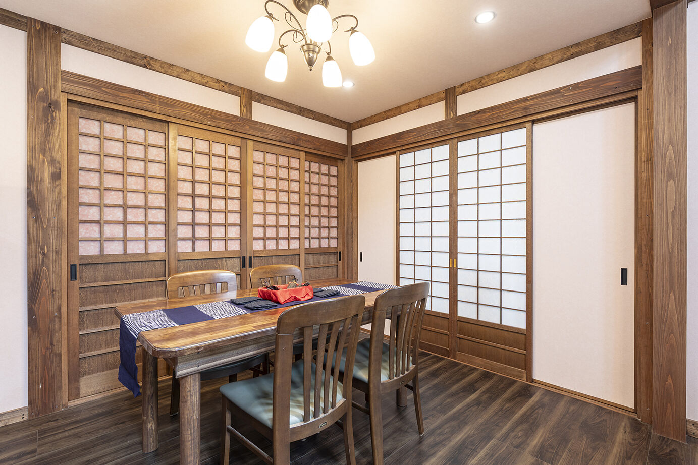 アーバンホーム 【5000万円台／店舗併用／吹抜／間取図】ハーフティンバー様式×古民家風でつくるクラシカルな二世帯住宅の建築実例画像5