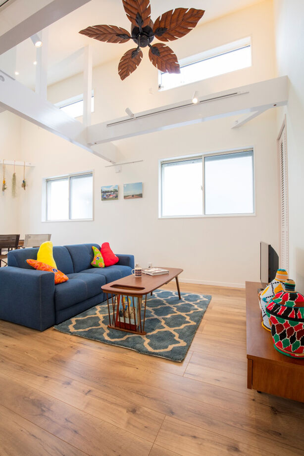 伊沢工務店 【WB工法】2階LDKは大胆な4mの勾配天井。開放感あふれる暮らしでも、季節に適した住環境が保たれる住宅の建築実例画像2