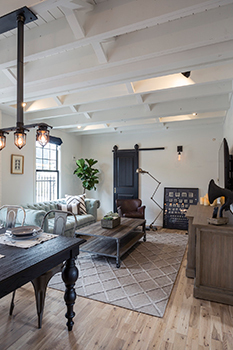 メープルホームズインターナショナル 【ニューヨークスタイル／マンハッタン】重厚感×優雅、現代的デザイン×自然素材が融合したクールな住まいの建築実例画像3