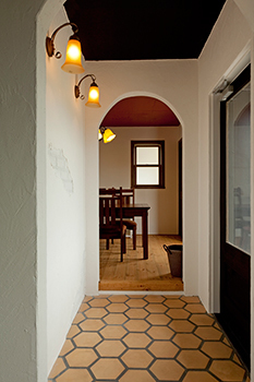 メープルホームズインターナショナル 【パリスタイル】「パリのアパルトマン」を忠実に再現。狭小地でも狭さを感じさせない事務所兼用住宅の建築実例画像5