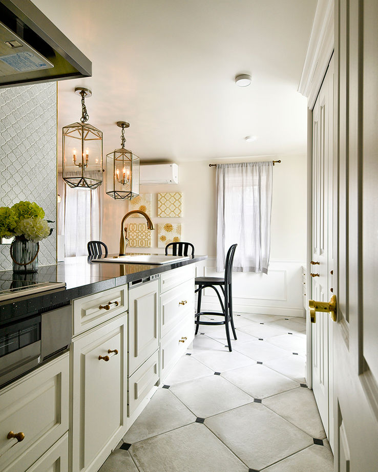 メープルホームズインターナショナル 【パリスタイル】現地で見た本物のデザインをわが家に。東京の狭小地に美しいフォルムを描く家の建築実例画像3