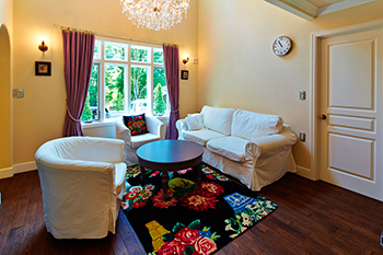 メープルホームズインターナショナル 【フレンチスタイル】自然に囲まれながらも吹き抜け断熱で一年中快適。心地よく自然と寄り添う欧風の住まいの建築実例画像7