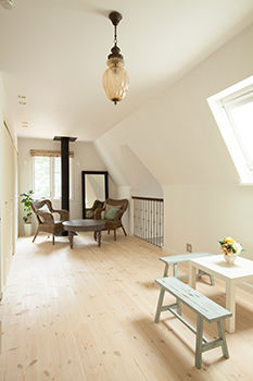 メープルホームズインターナショナル 【フレンチスタイル】北フランスの田舎町に建つとんがり屋根の家がモチーフ。軽井沢の豊かな自然に映える家の建築実例画像3