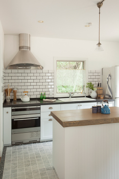 メープルホームズインターナショナル 【フレンチスタイル】北フランスの田舎町に建つとんがり屋根の家がモチーフ。軽井沢の豊かな自然に映える家の建築実例画像4