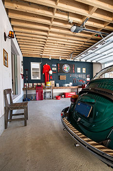 メープルホームズインターナショナル 【フレンチスタイル】ノルマンディの丘の上に建つ古民家をイメージ。愛車との時間を愉しむガレージハウスもの建築実例画像2