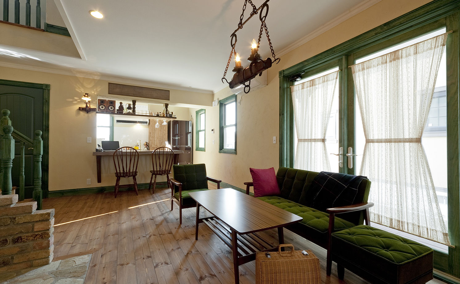 メープルホームズインターナショナル 【赤毛のアンの家】ビルトインガレージやバーコーナー、趣味を楽しむ空間で家での時間が充実｜間取り有の建築実例画像2