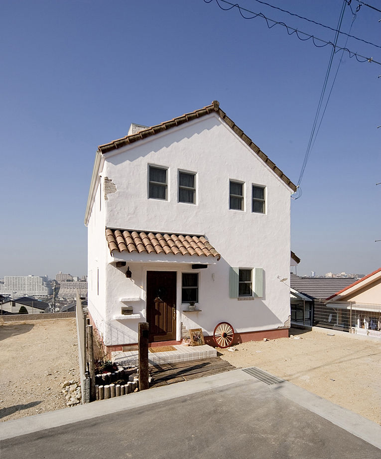 メープルホームズインターナショナル 【フレンチスタイル】憧れを叶えたキッチンで心弾む毎日。年月と共に味わいが深まる天然素材の家｜間取り有の建築実例画像2