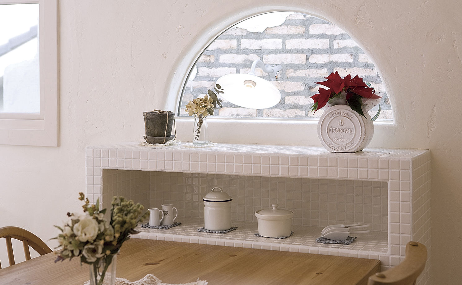 メープルホームズインターナショナル 【フレンチスタイル】憧れを叶えたキッチンで心弾む毎日。年月と共に味わいが深まる天然素材の家｜間取り有の建築実例画像8