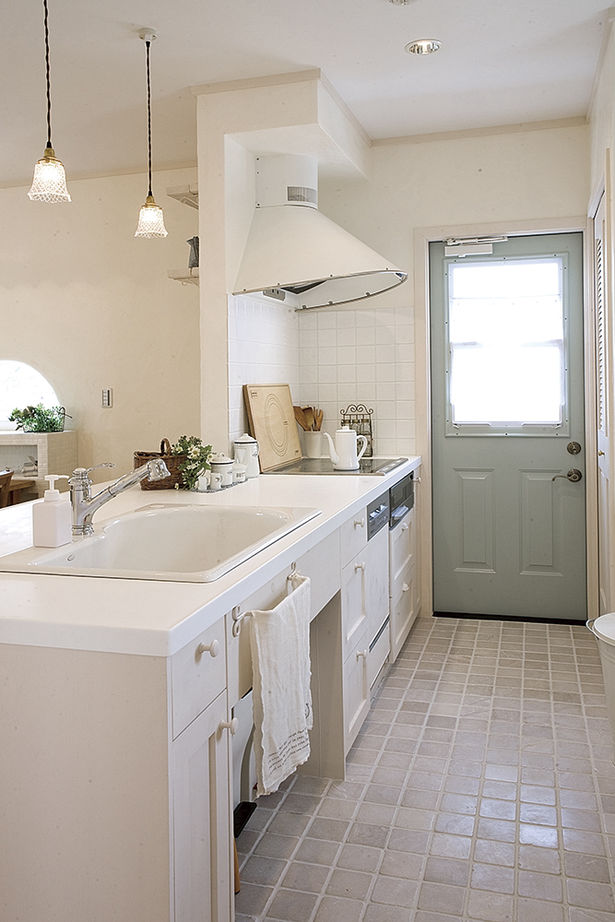 メープルホームズインターナショナル 【フレンチスタイル】憧れを叶えたキッチンで心弾む毎日。年月と共に味わいが深まる天然素材の家｜間取り有の建築実例画像9