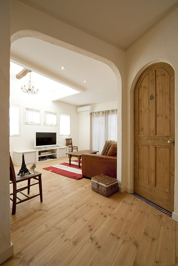 メープルホームズインターナショナル 【フレンチスタイル】憧れを叶えたキッチンで心弾む毎日。年月と共に味わいが深まる天然素材の家｜間取り有の建築実例画像10