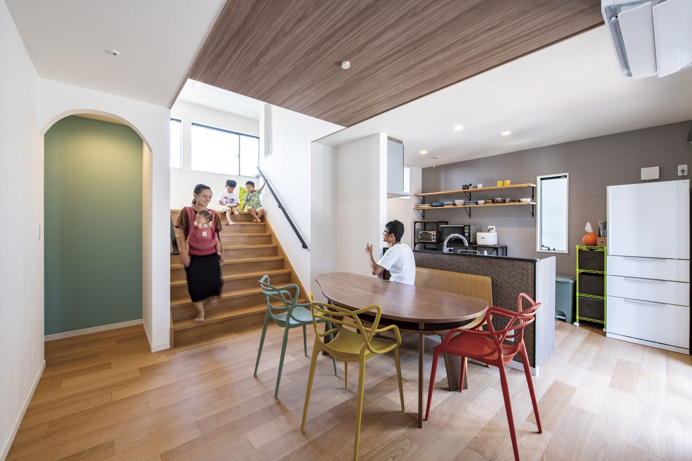 児島産業 【1000万円台】1.8m幅の階段で光を呼び込む　4層のスキップフロアで住んでいて楽しい家の建築実例画像2