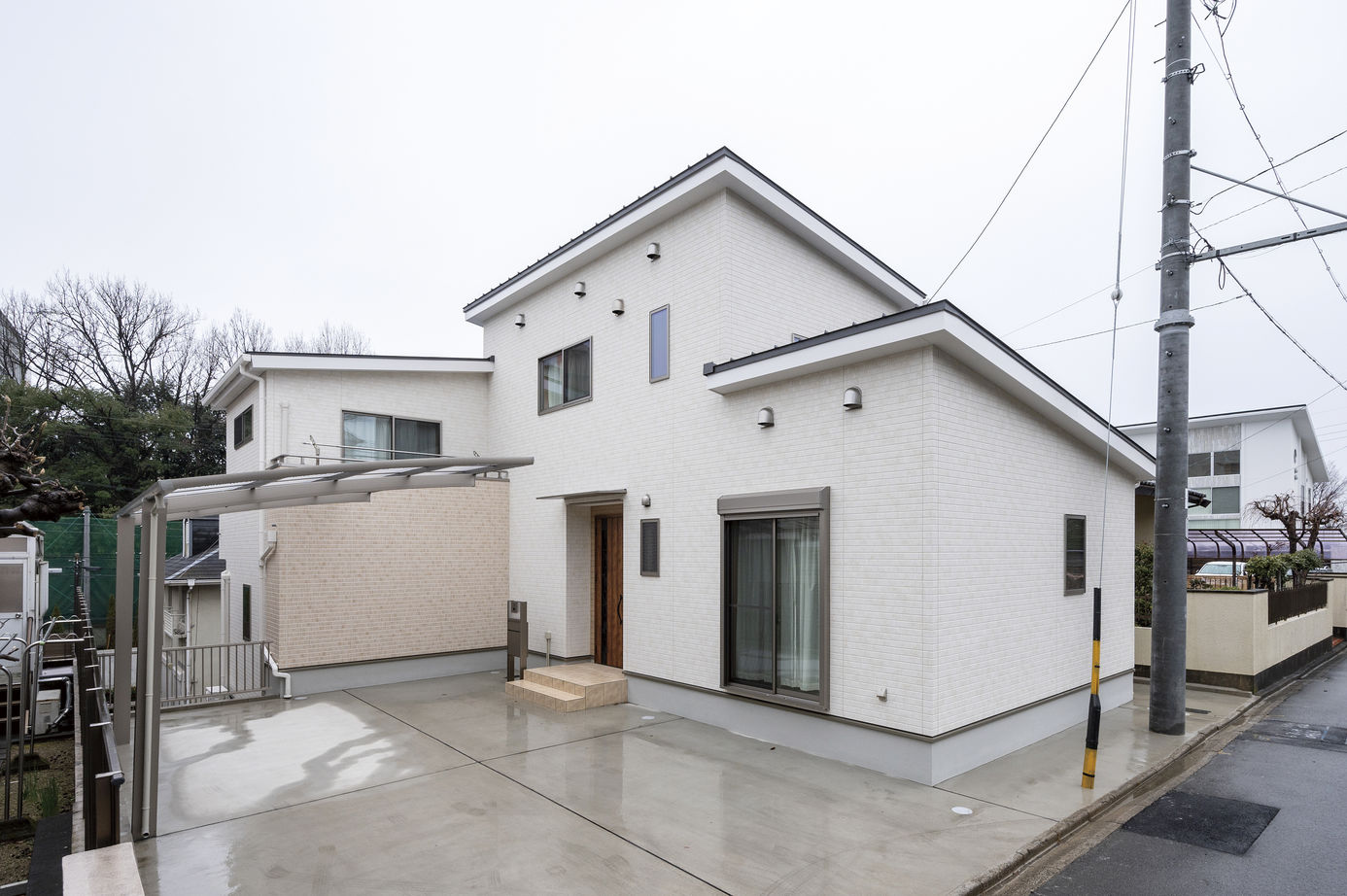 児島産業 【2000万円台/間取り図掲載有】空間の広がりと変化を楽しむ、ひと味違うスキップフロアのある二世帯住宅の建築実例画像2