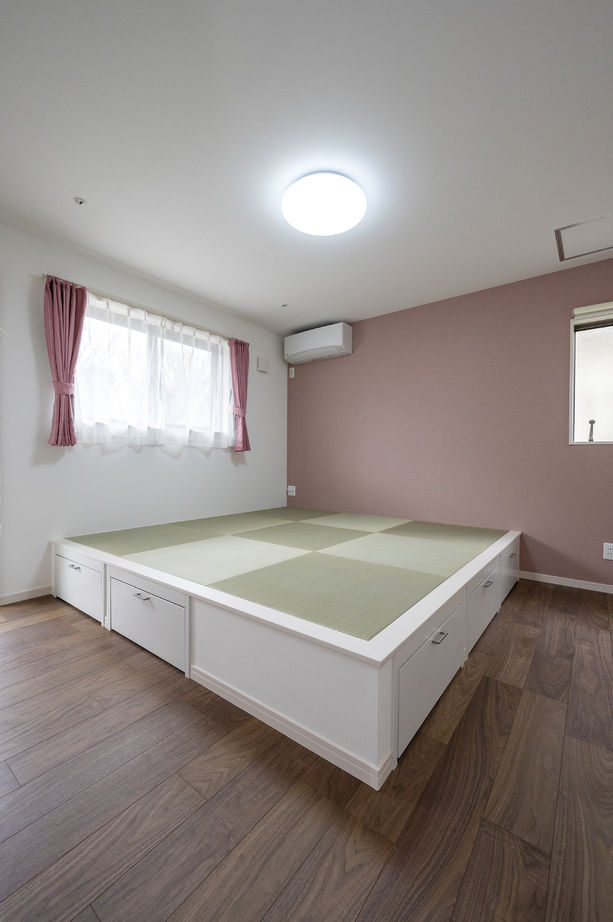 児島産業 【2000万円台/間取り図掲載有】空間の広がりと変化を楽しむ、ひと味違うスキップフロアのある二世帯住宅の建築実例画像3