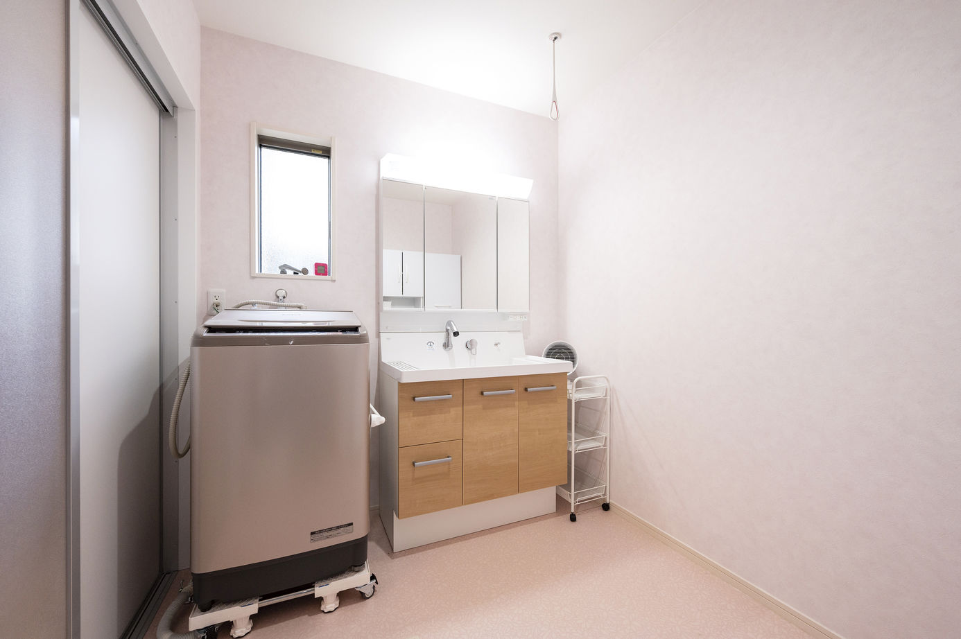 児島産業 【2000万円台/間取り図掲載有】空間の広がりと変化を楽しむ、ひと味違うスキップフロアのある二世帯住宅の建築実例画像8