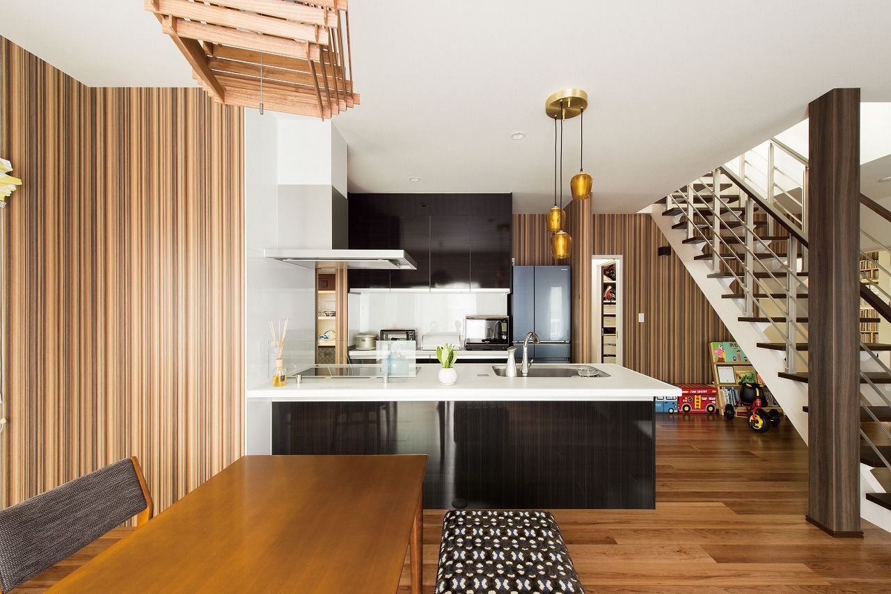 イシンホーム住宅研究会　相生建設 匠とつくるこだわりの住まい。お洒落なモダンテイストの二世帯住宅の建築実例画像3