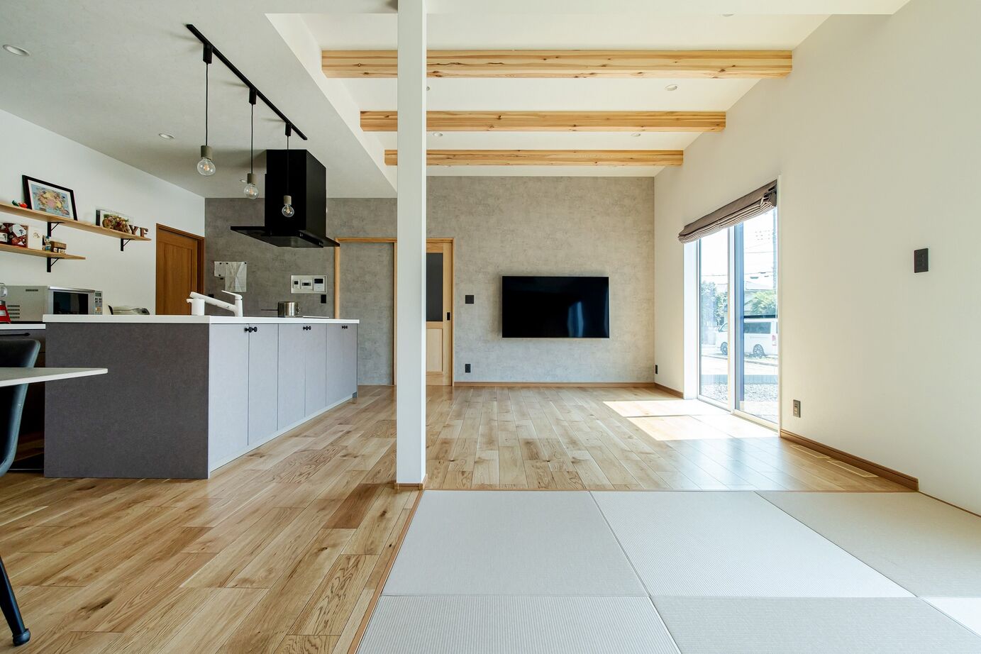 イシンホーム住宅研究会　相生建設 施主ファーストの家づくりに感動。広々LDK で家族団らんを楽しむ家の建築実例画像2