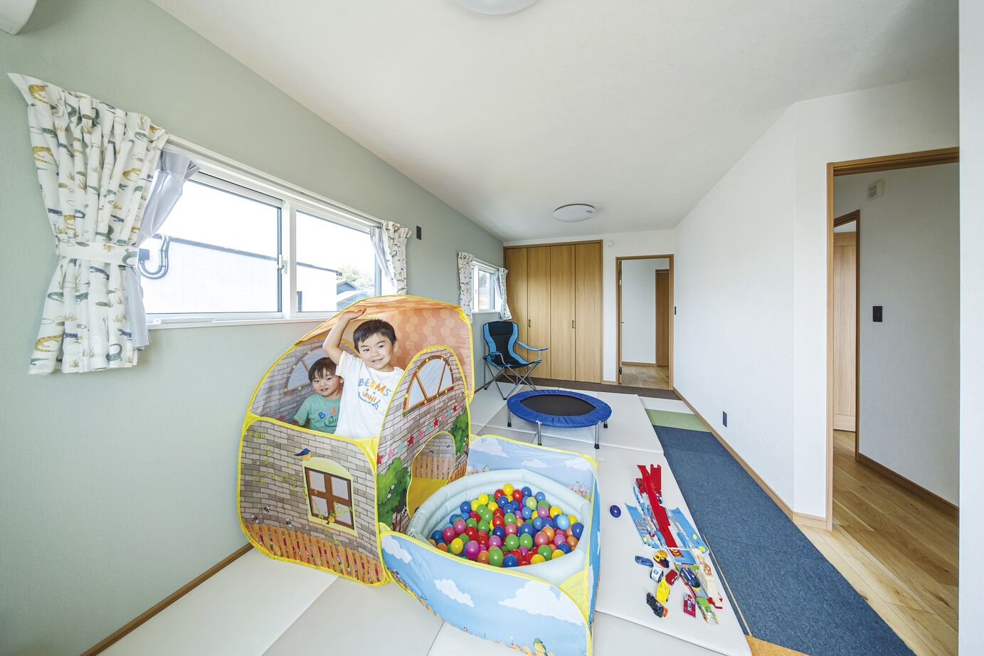 イシンホーム住宅研究会　相生建設 施主ファーストの家づくりに感動。広々LDK で家族団らんを楽しむ家の建築実例画像6