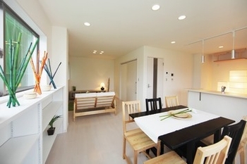 Archi Factory　HIMAWARI　アーキ・ファクトリー・ヒマワリ ホームエレベーター付き　重量鉄骨で3世代同居を実現の建築実例画像2