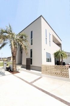 Archi Factory　HIMAWARI　アーキ・ファクトリー・ヒマワリ リゾート感あふれるデザインで内外観をコーディネート。畳スペースで「和」の癒しと快適性を演出の建築実例画像4