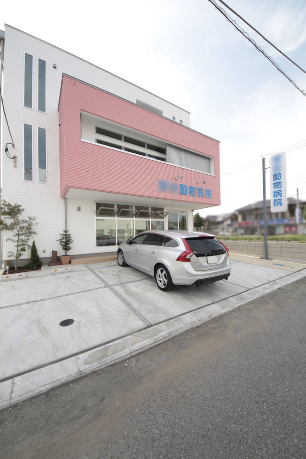 Archi Factory　HIMAWARI　アーキ・ファクトリー・ヒマワリ 【シンプルモダン】デザイン力が光るエントランスと頑丈な作り。「動物病院併用住宅」の建築実例画像3