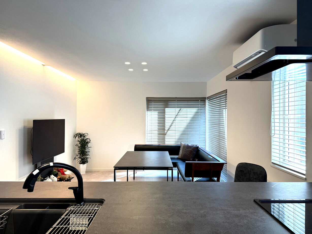 クレスト・ホーム 【平屋/トリプル断熱工法/免震装置】諦め切れなかった夢が実現！キッチンが主役のホテルライクな平屋の建築実例画像4