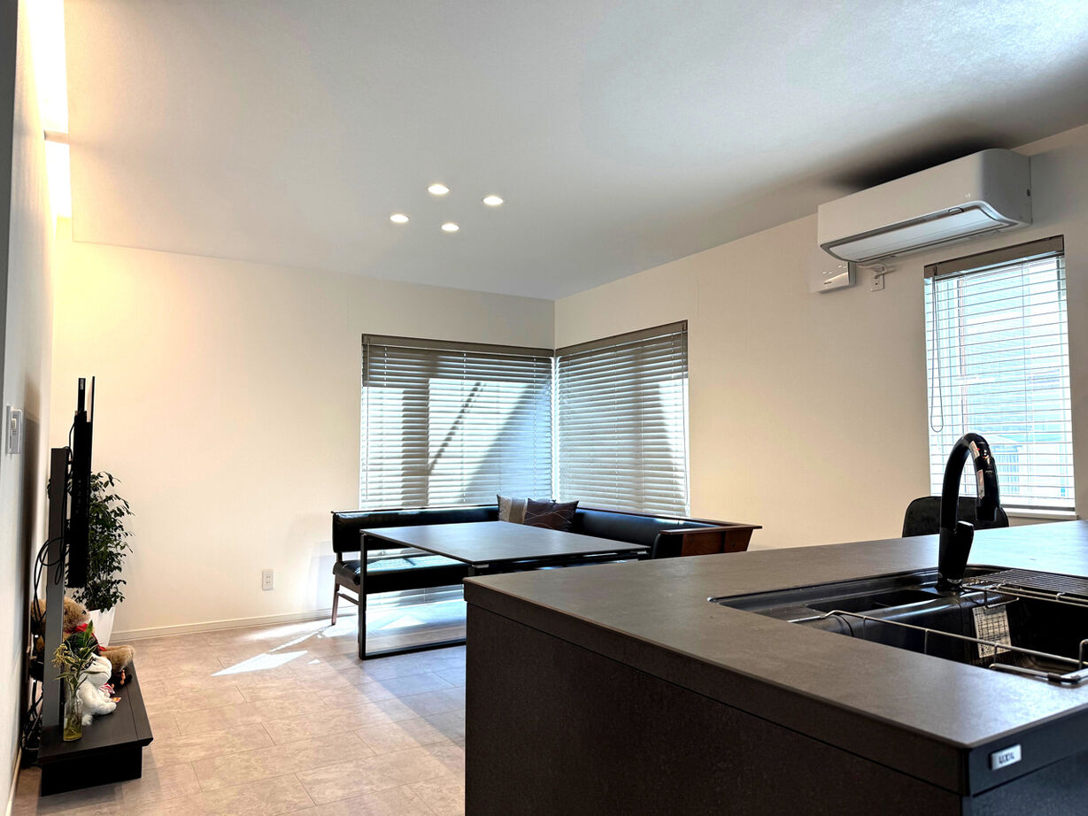 クレスト・ホーム 【平屋/トリプル断熱工法/免震装置】諦め切れなかった夢が実現！キッチンが主役のホテルライクな平屋の建築実例画像5