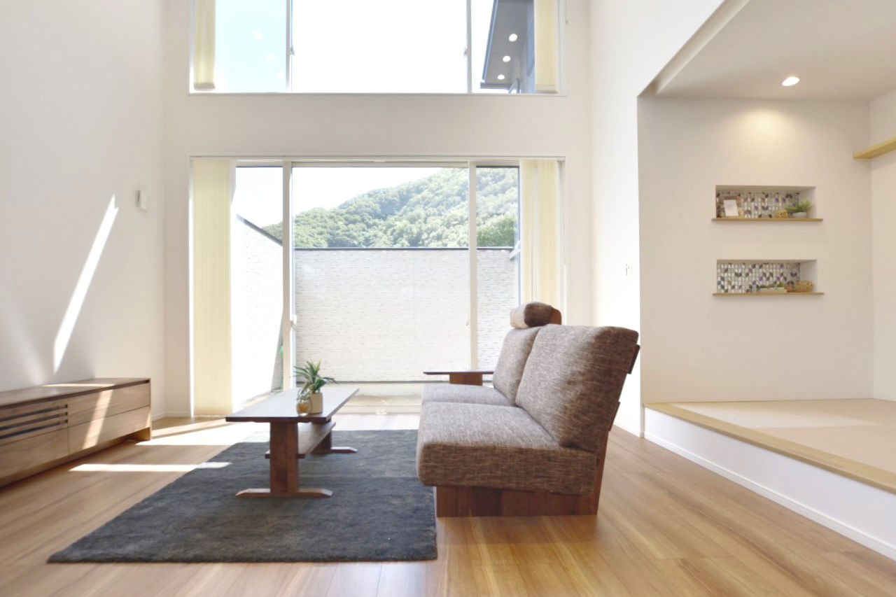 タカシン・ホーム 【2000万円台前半】プライベートテラスのある生活、開放的な吹抜け空間と家族思いの住まいの建築実例画像4