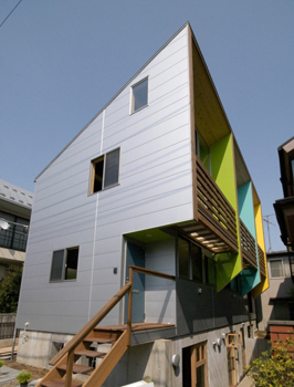 ジブログデザイン 都心に建てた木がいっぱいの「賃貸併用住宅（3階建て＋地下室）」の建築実例画像2