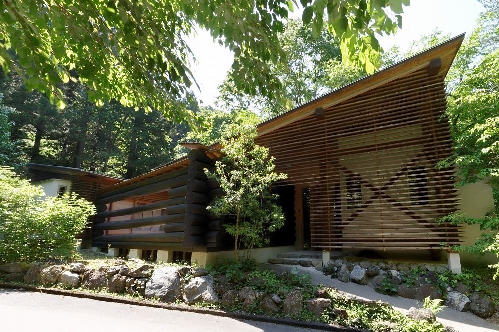 ジブログデザイン 【本体価格2320万円/約29坪】【平屋×ログハウス】絵画のような借景を楽しむ　心地よい元気になれる平屋のログハウスの建築実例画像3