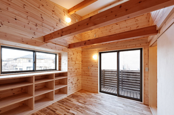 ジブログデザイン 無垢材で作ったオーダー収納、家具がたくさん！壁にキャットウォークを設置した自然林を望む長期優良住宅の建築実例画像7