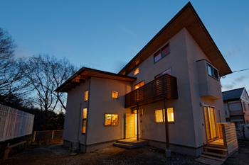 ジブログデザイン 無垢材で作ったオーダー収納、家具がたくさん！壁にキャットウォークを設置した自然林を望む長期優良住宅の建築実例画像8