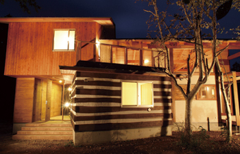 ジブログデザイン 木組みのダイナミックさに思わず見とれてしまう。開放感溢れる家の建築実例画像3