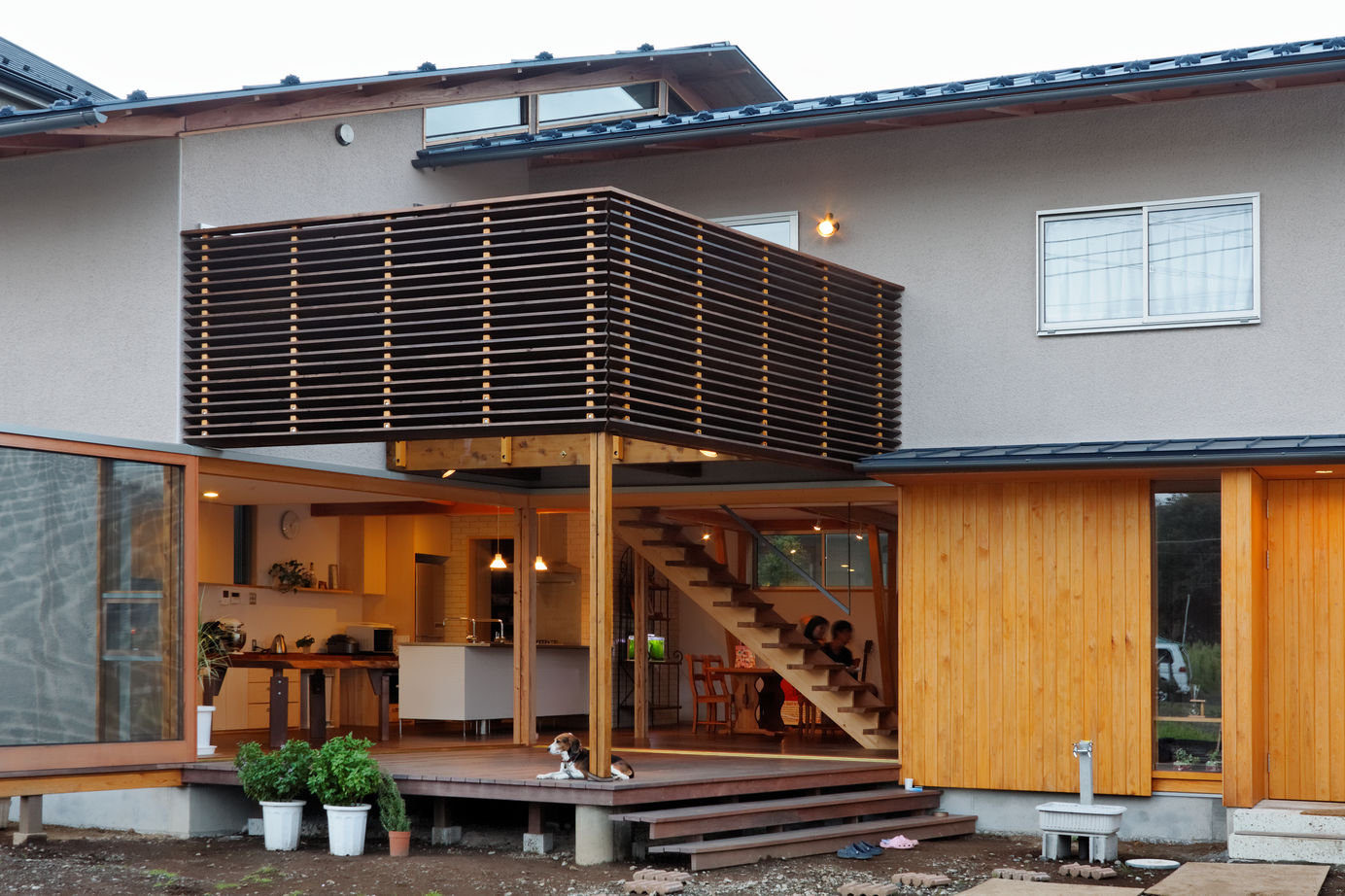 ジブログデザイン 「住む」よりも「楽しむ」落ち着いたインドアと開放的なアウトドアが融合。四季の風と暮らす家の建築実例画像4