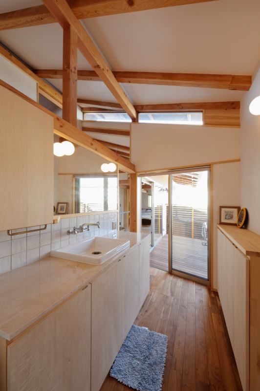 ジブログデザイン 「住む」よりも「楽しむ」落ち着いたインドアと開放的なアウトドアが融合。四季の風と暮らす家の建築実例画像5