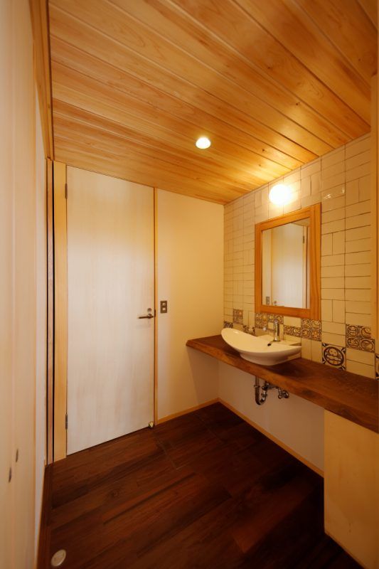 ジブログデザイン 「住む」よりも「楽しむ」落ち着いたインドアと開放的なアウトドアが融合。四季の風と暮らす家の建築実例画像9