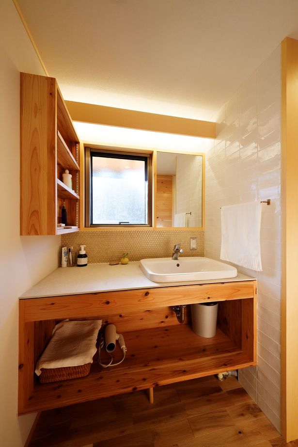 ジブログデザイン 2階建てと平屋のよさを融合した「1.5階建ての家」。家に居ながらにして緑の風を感じる寛ぎの住まいの建築実例画像7