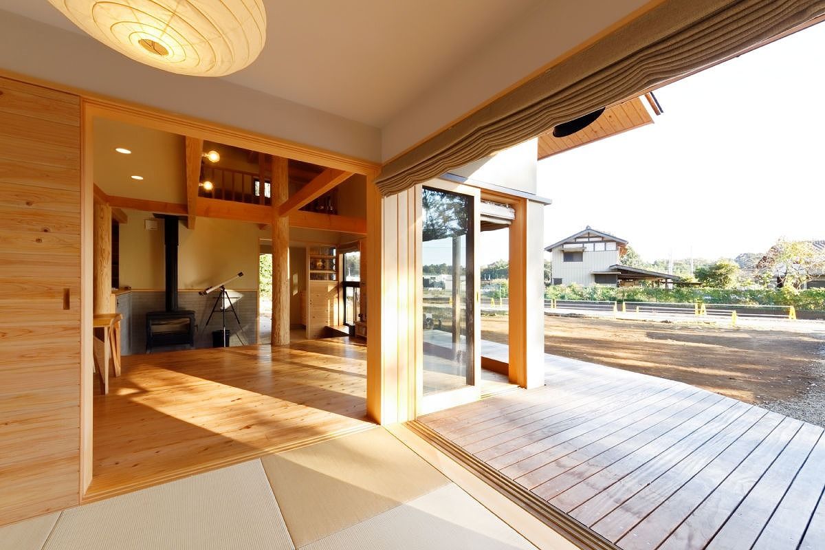 ジブログデザイン 【本体価格3,000万円台】光や風を感じ、自然の中にいるような安らぎを生み出す「大きな幹の家」の建築実例画像