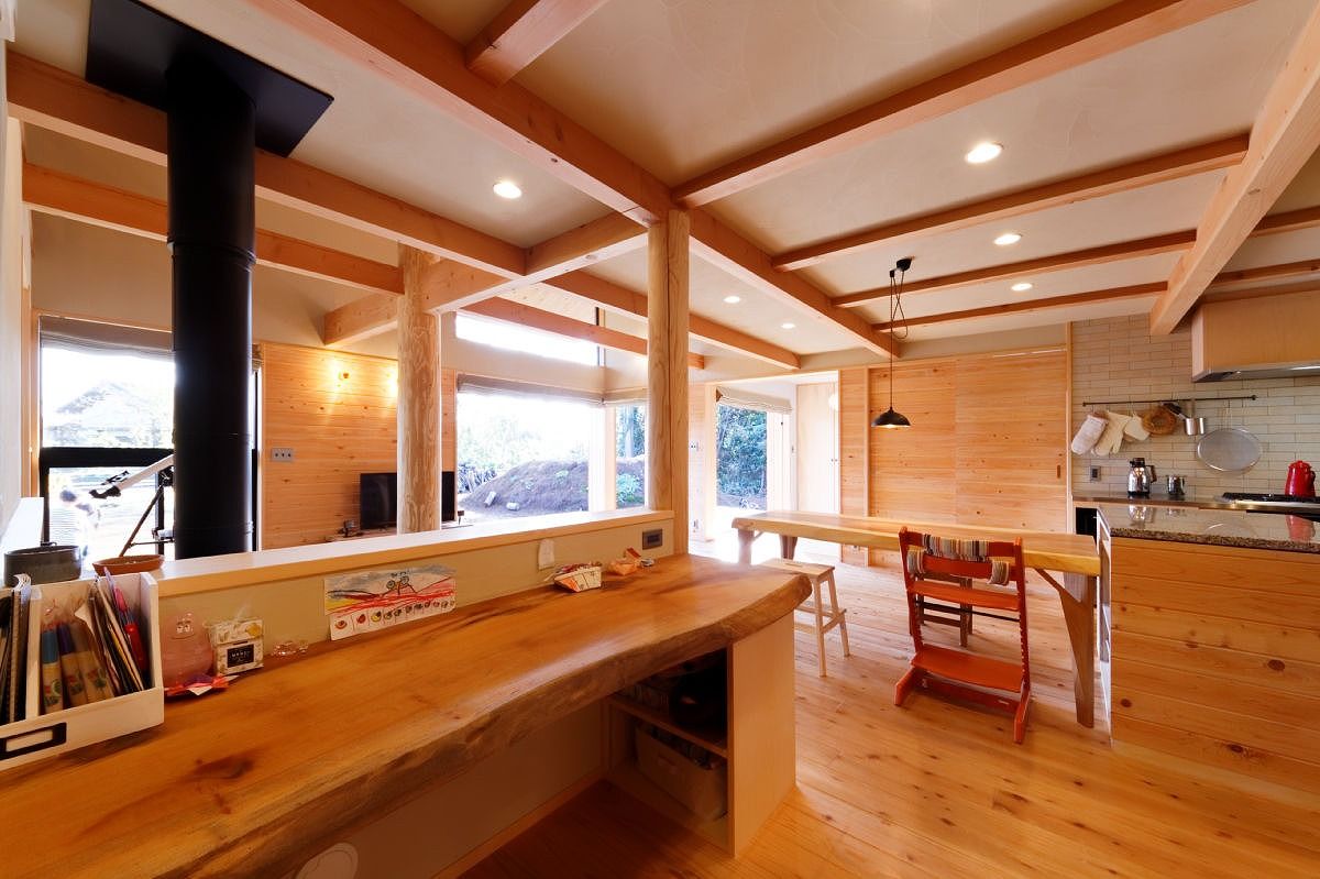 ジブログデザイン 【本体価格3,000万円台】光や風を感じ、自然の中にいるような安らぎを生み出す「大きな幹の家」の建築実例画像5