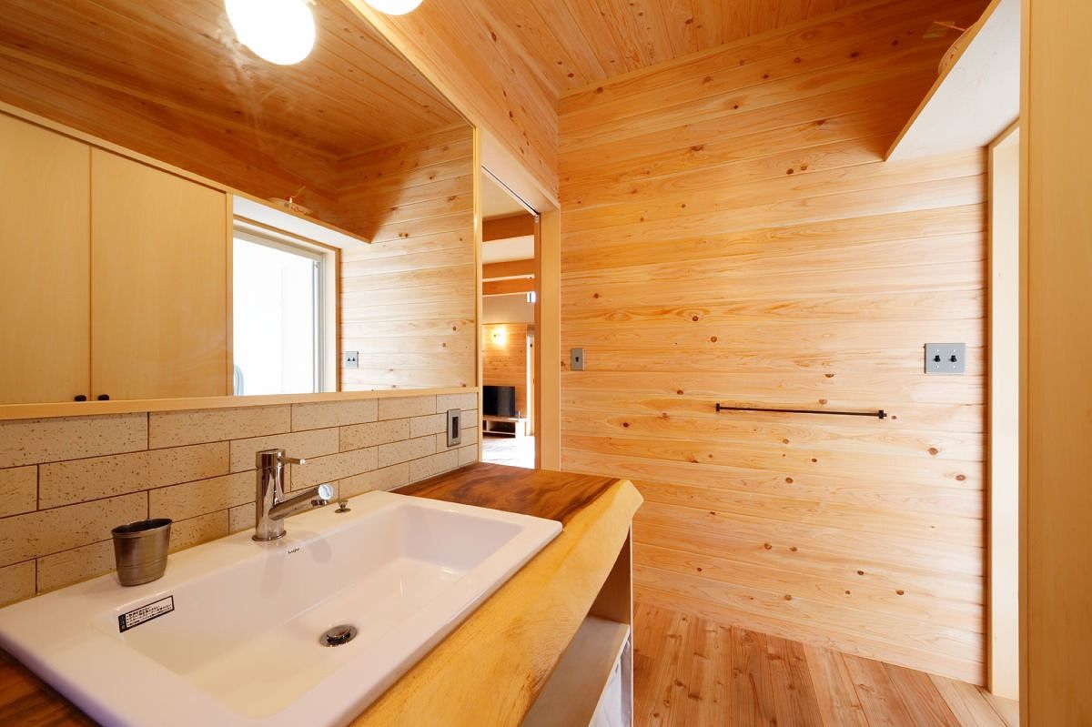 ジブログデザイン 【本体価格3,000万円台】光や風を感じ、自然の中にいるような安らぎを生み出す「大きな幹の家」の建築実例画像6