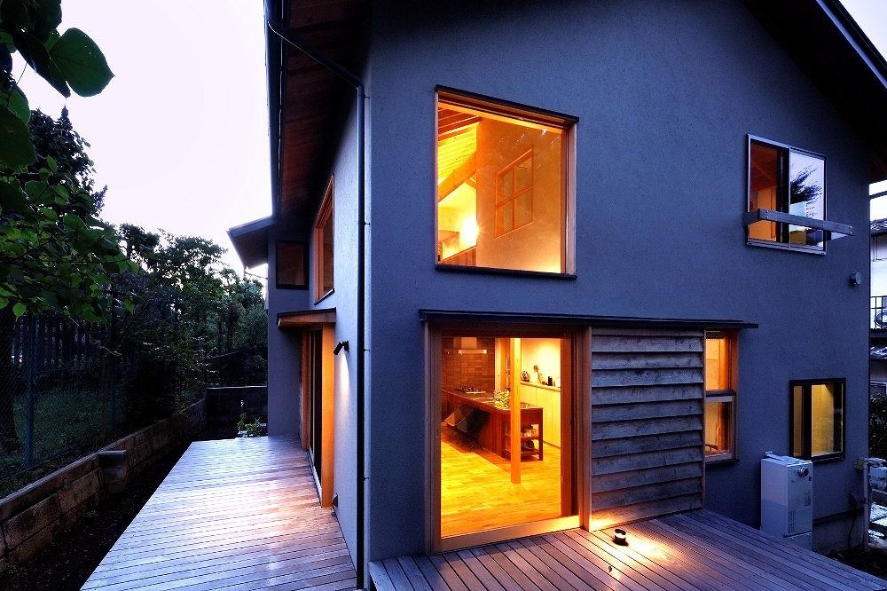 ジブログデザイン 借景を取り込み、天然素材に溢れ、室内にいても自然を感じられる癒しの空間。そこで過ごす、寛ぎの時間の建築実例画像3