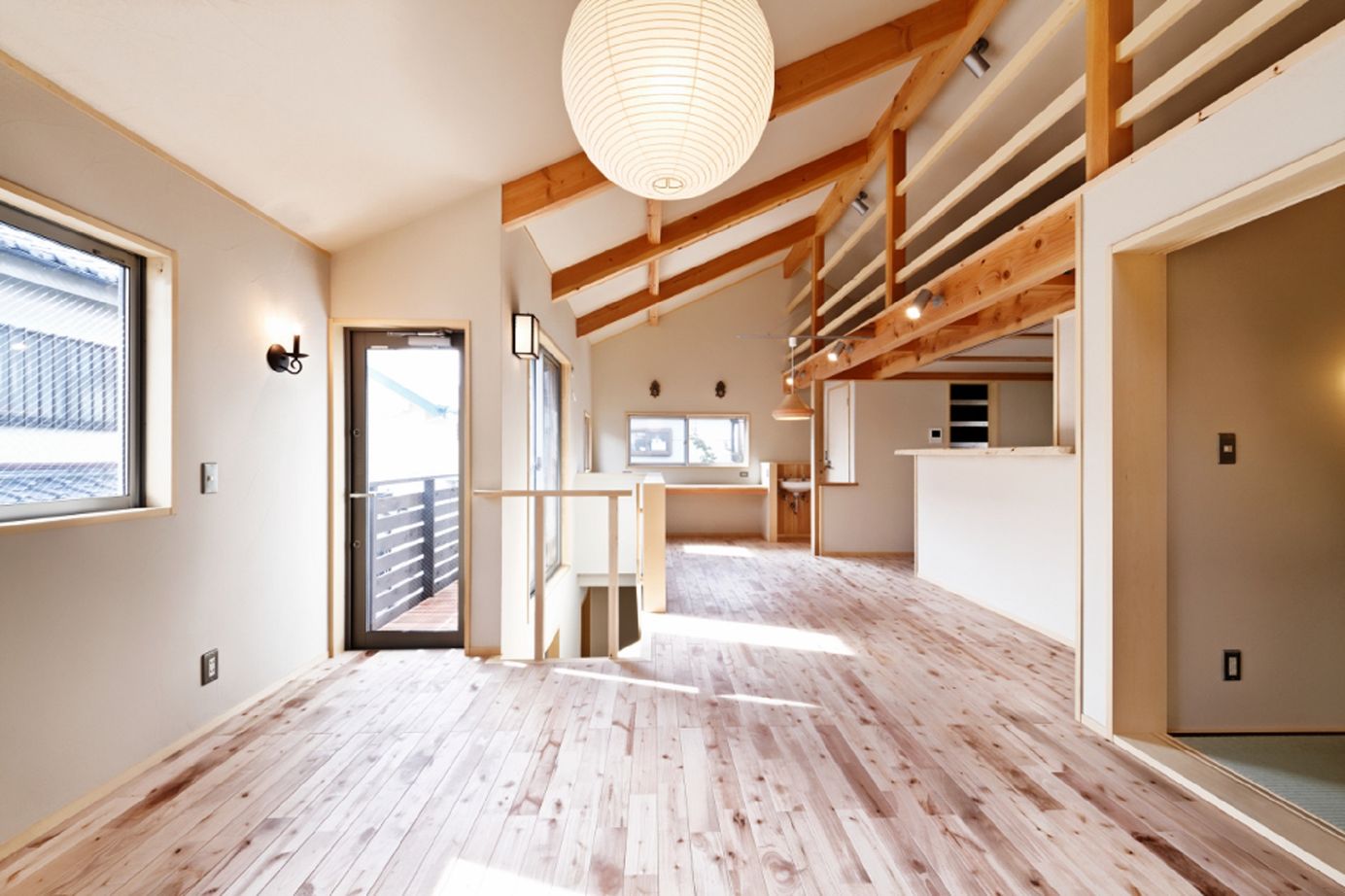 ジブログデザイン 開放感あふれる2階リビングに家族が集まる陽だまりの家の建築実例画像