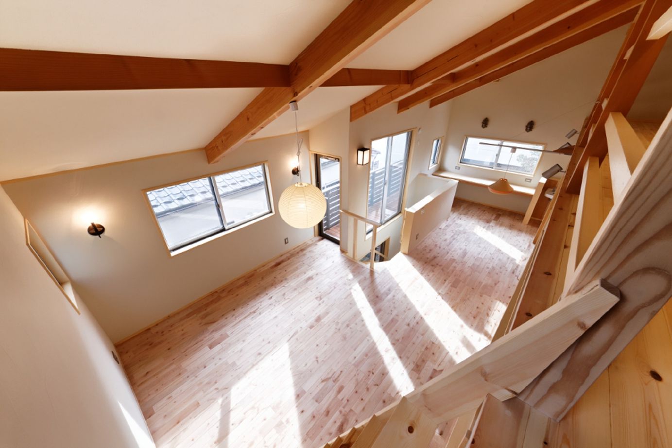 ジブログデザイン 開放感あふれる2階リビングに家族が集まる陽だまりの家の建築実例画像2