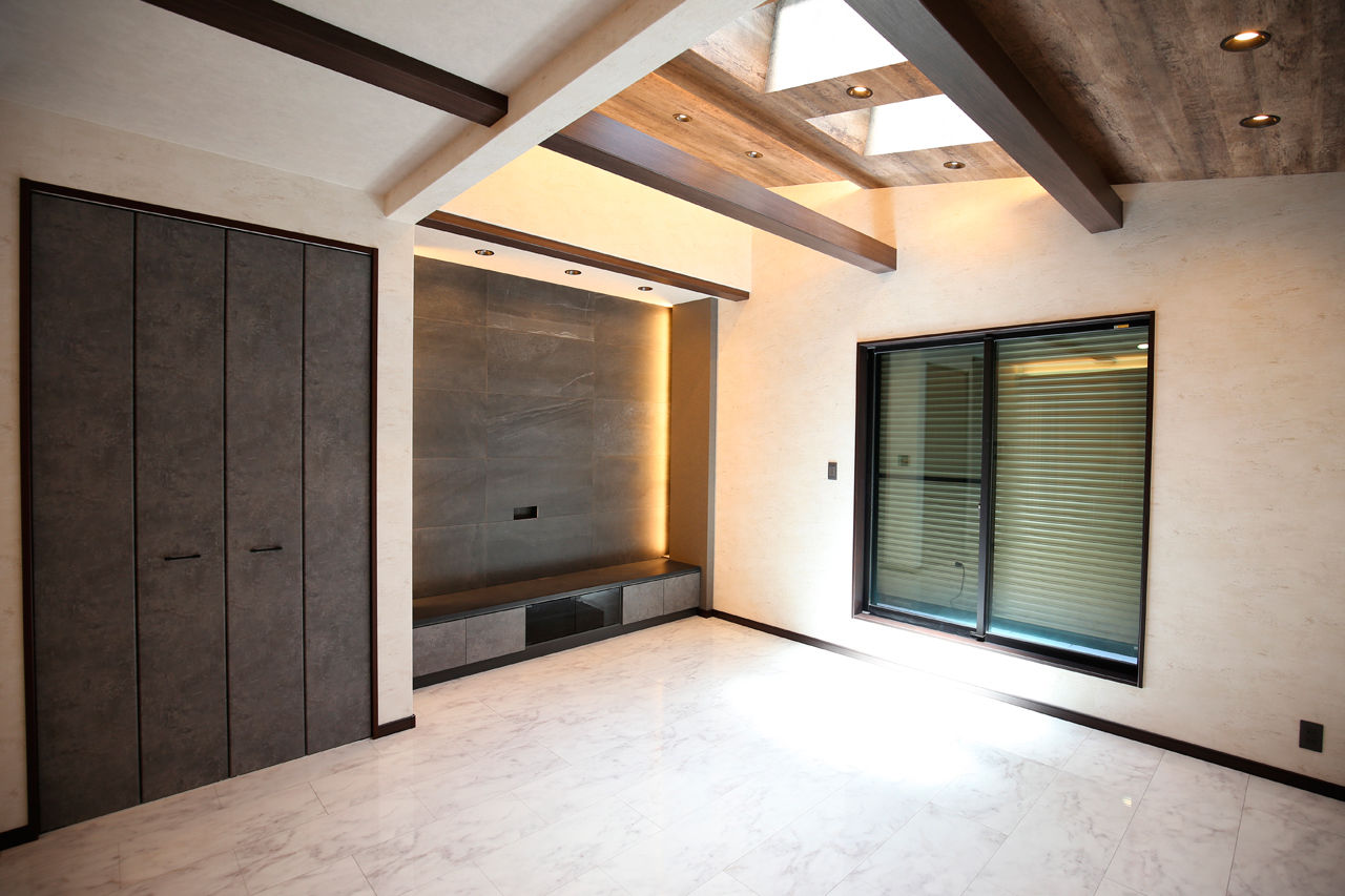 ヤマイチ住建 【大阪市/2000万円台/狭小/3階建て】一見、2階建て。室内外をグレー×木目で統一した都会的な住まいの建築実例画像2