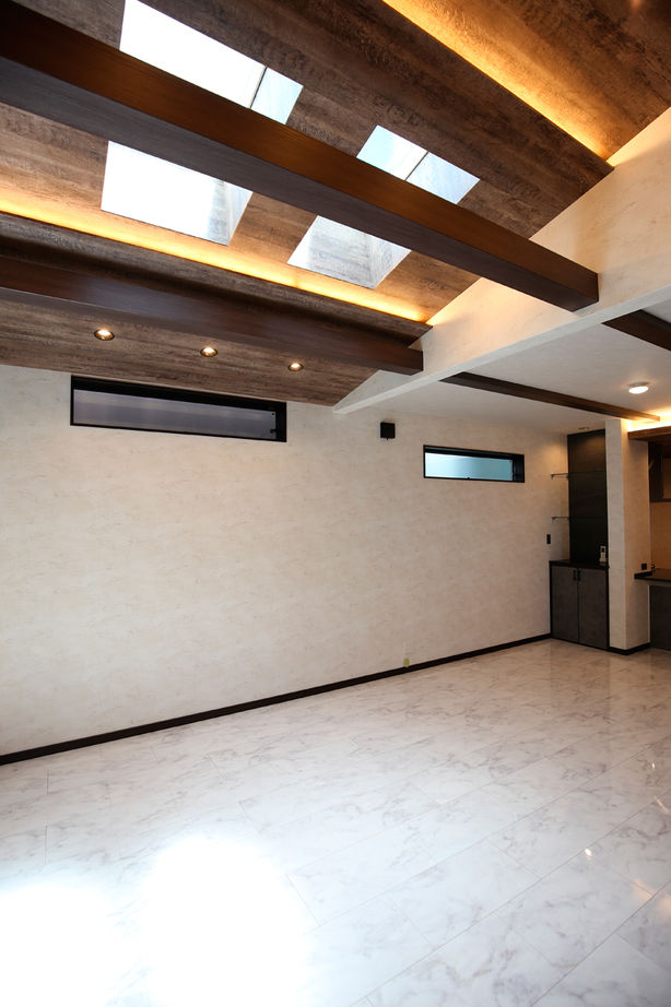 ヤマイチ住建 【大阪市/2000万円台/狭小/3階建て】一見、2階建て。室内外をグレー×木目で統一した都会的な住まいの建築実例画像3