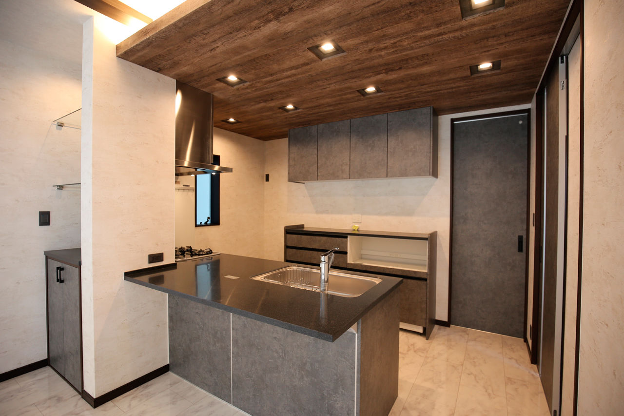 ヤマイチ住建 【大阪市/2000万円台/狭小/3階建て】一見、2階建て。室内外をグレー×木目で統一した都会的な住まいの建築実例画像5