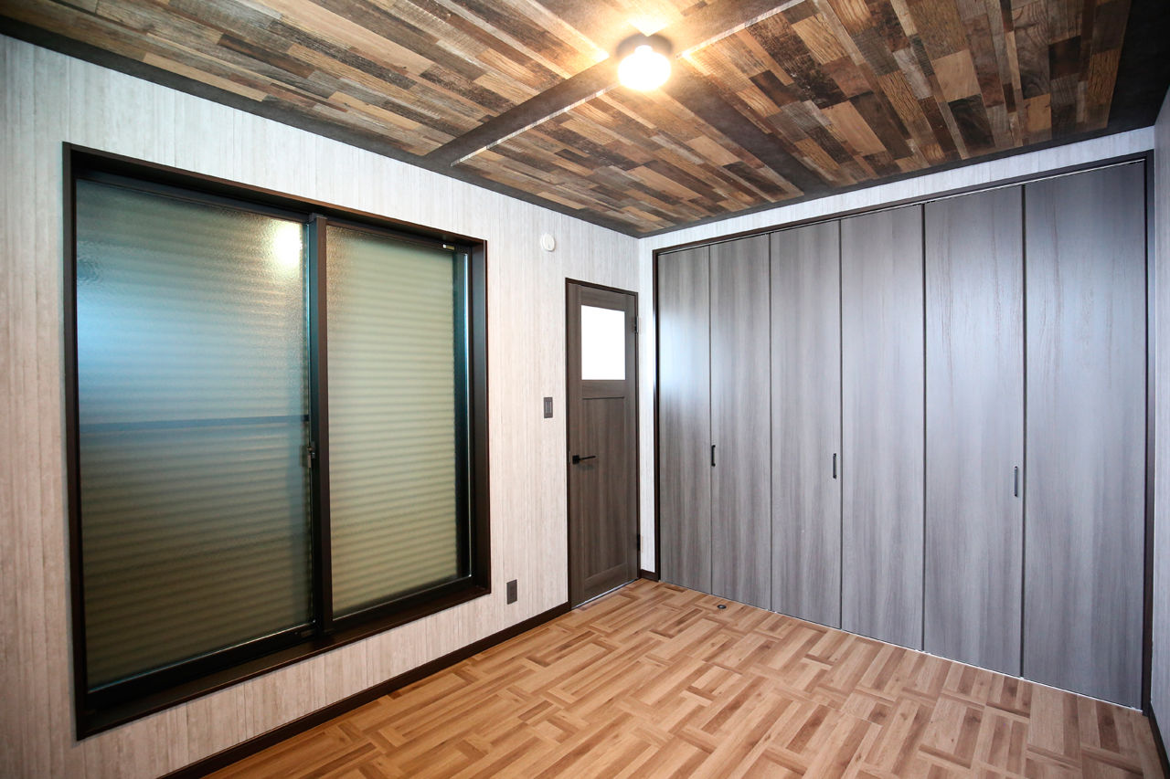 ヤマイチ住建 【大阪市/2000万円台/狭小/3階建て】一見、2階建て。室内外をグレー×木目で統一した都会的な住まいの建築実例画像8