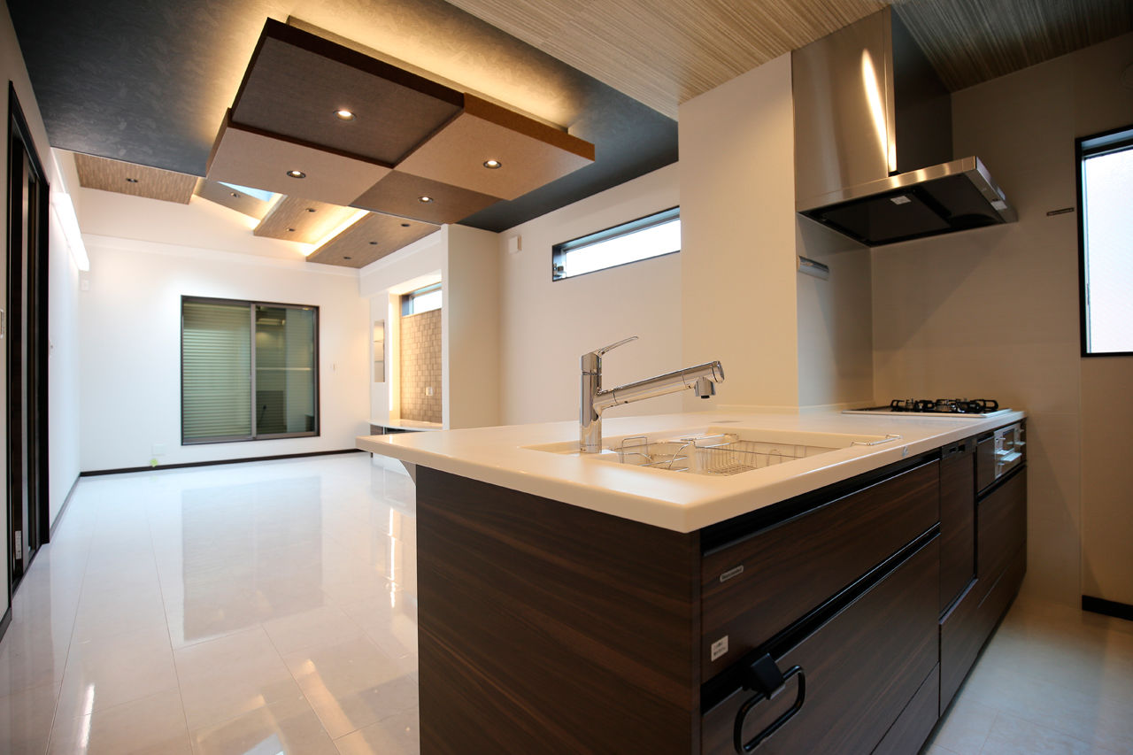 ヤマイチ住建 【大阪市/3階建て/2000万円台】3段折り上げの勾配天井にトップライト。モダンでラグジュアリーな2階LDKの建築実例画像6